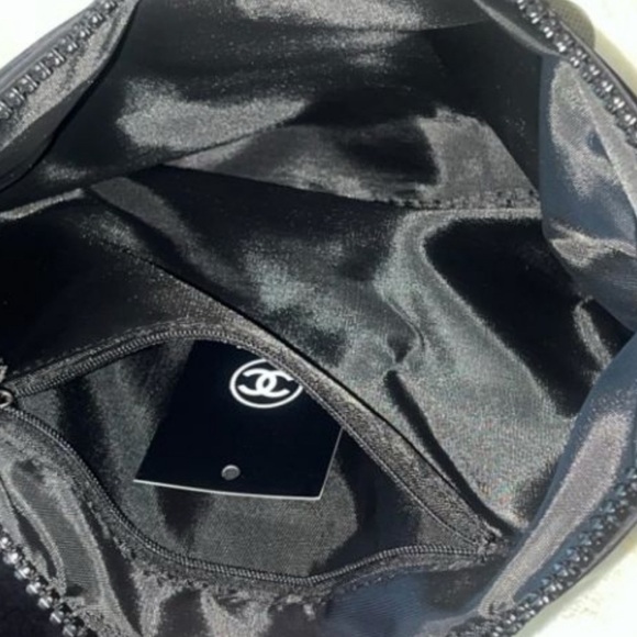 Chanel VIP make up bag - Picture 2 of 4